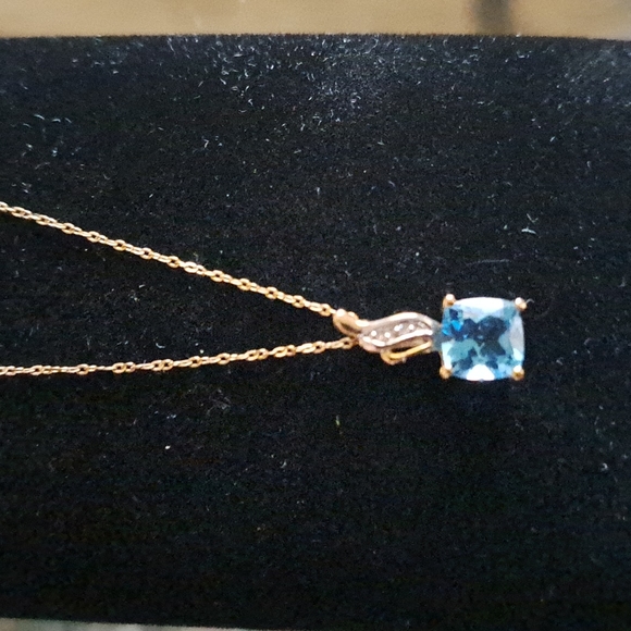 Beautiful Topaz 10k gold necklace. - Picture 2 of 3
